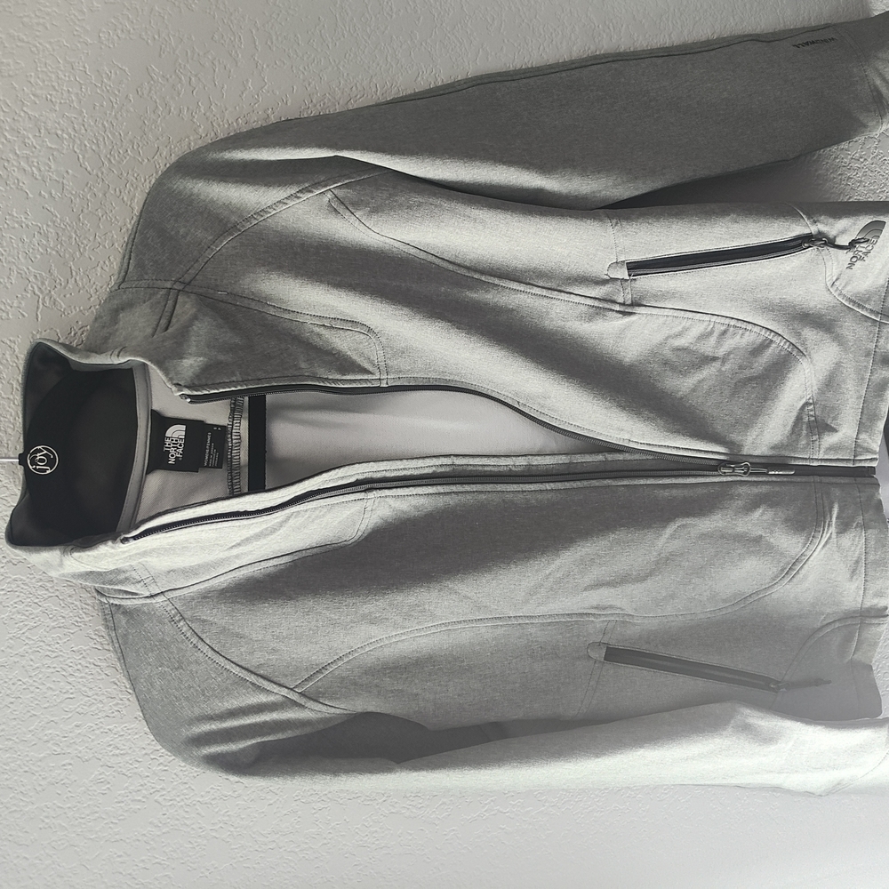 Women’s North Face Windwall Jacket. Small